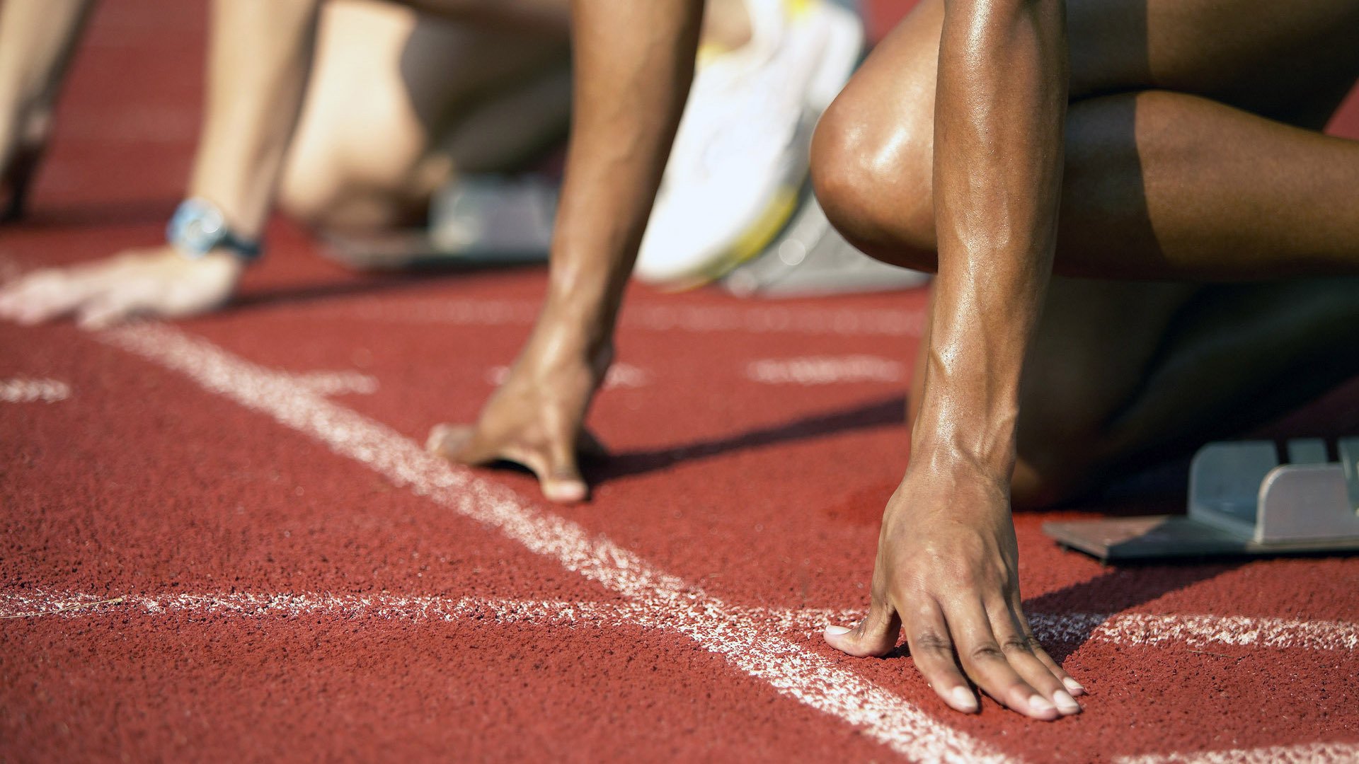 中国队技术动作精准获教练点赞，中国技巧队